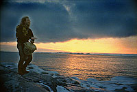 Mig og min tromme ved solnedgang over godthåbsfjorden!